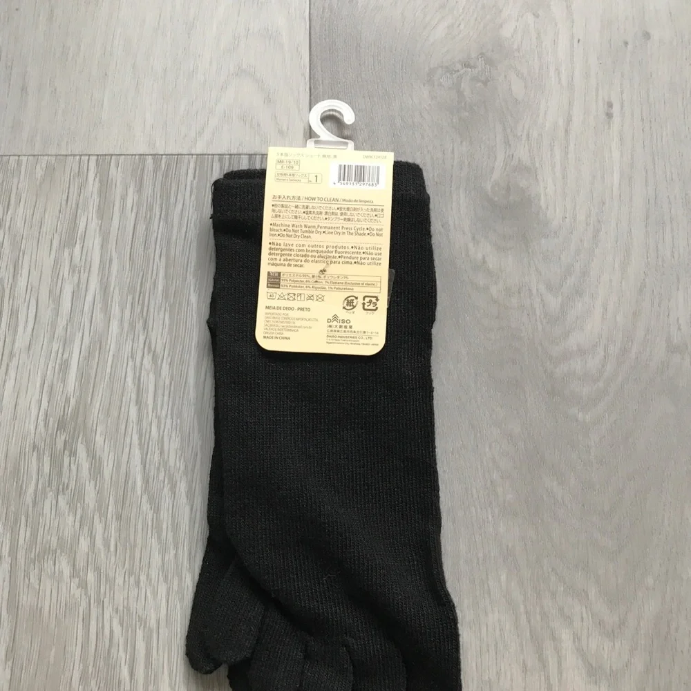 WOMENS BLACK FIVE TOE SOCKS NWT 6-8